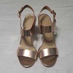 Michael Kors Metallic Rose Gold Block Heel Sandals Size 7.5  "LIKE NEW"